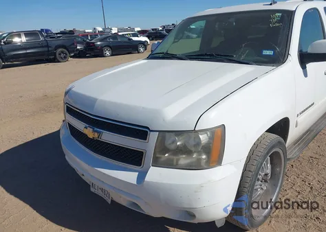 2008 Chevrolet Suburban 1500 Lt из США, поврежденный, VIN 1GNFC16J18J212846